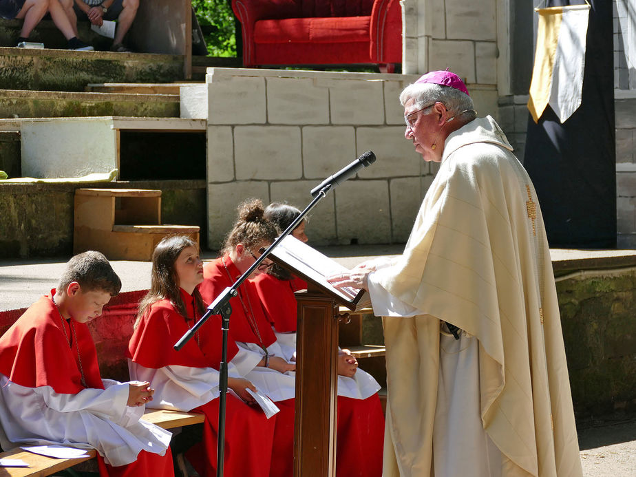 Festgottesdienst zum 1.000 Todestag des Heiligen Heimerads auf dem Hasunger Berg (Foto: Karl-Franz Thiede)